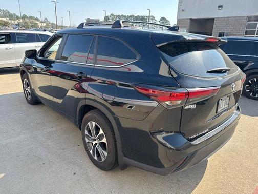 Midnight Black Metallic 2024 Toyota Highlander XLE