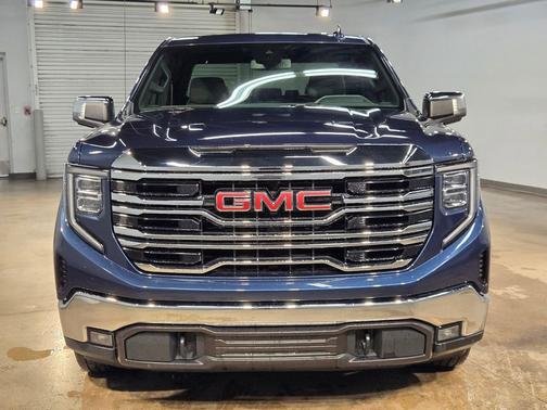 Pacific Blue Metallic 2022 GMC Sierra 1500 SLT