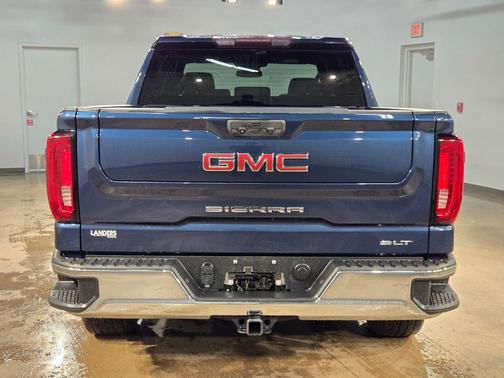 Pacific Blue Metallic 2022 GMC Sierra 1500 SLT
