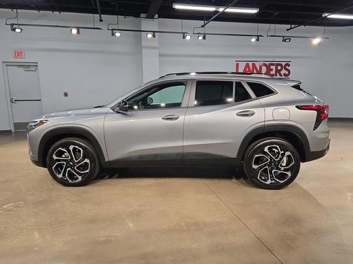 Sterling Gray Metallic 2025 Chevrolet Trax FWD 2RS