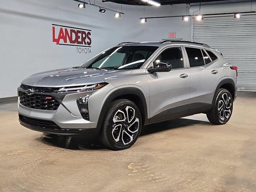 Sterling Gray Metallic 2025 Chevrolet Trax FWD 2RS