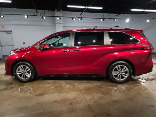 2024 Toyota Sienna Limited 7-Passenger
