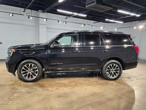 Agate Black Metallic 2025 Ford Expedition Platinum