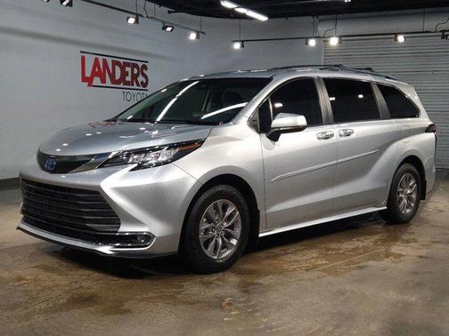 2022 Toyota Sienna XLE