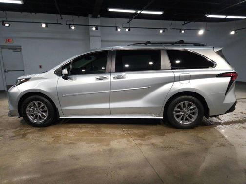 2022 Toyota Sienna XLE