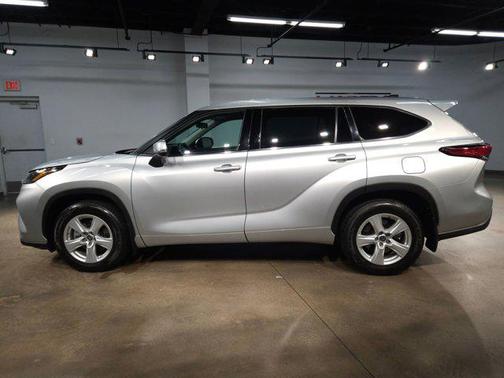 2022 Toyota Highlander L