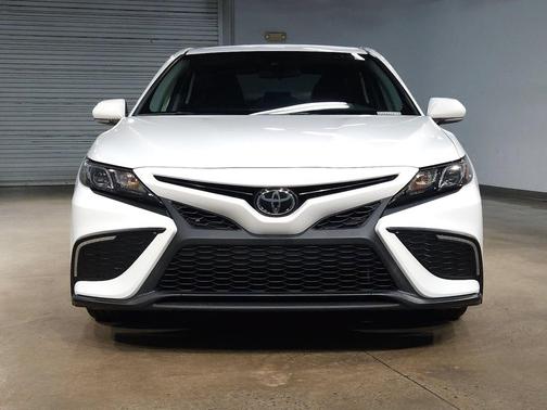 White 2022 Toyota Camry SE