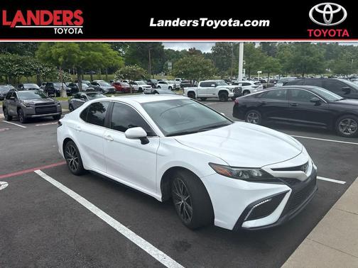 White 2022 Toyota Camry SE