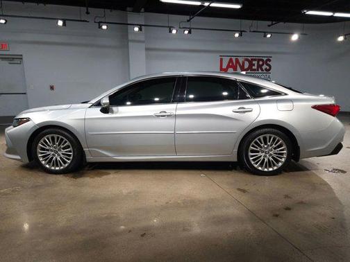 2022 Toyota Avalon Hybrid Limited