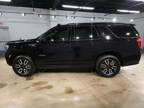 Onyx Black 2022 GMC Yukon 4WD AT4