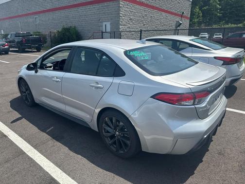 Classic Silver Metallic 2025 Toyota Corolla SE