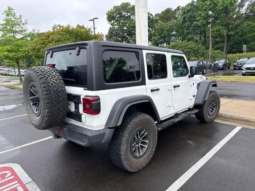Bright White Clearcoat 2024 Jeep Wrangler Willys