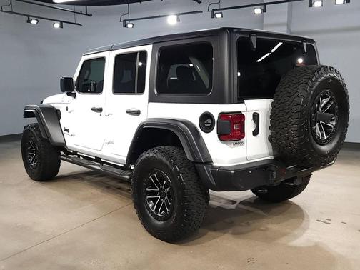 Bright White Clearcoat 2024 Jeep Wrangler Willys