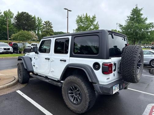 Bright White Clearcoat 2024 Jeep Wrangler Willys