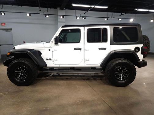 Bright White Clearcoat 2024 Jeep Wrangler Willys