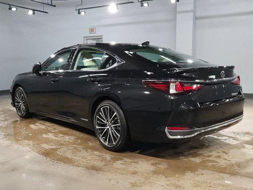 2022 Lexus ES 300h Base