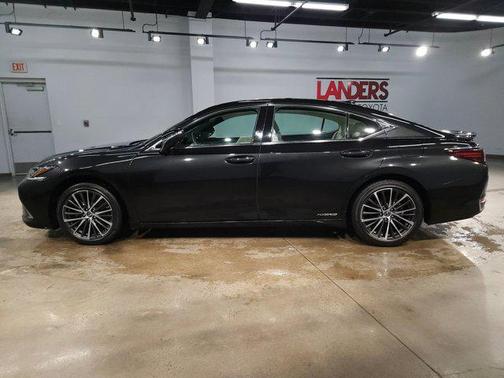 2022 Lexus ES 300h Base
