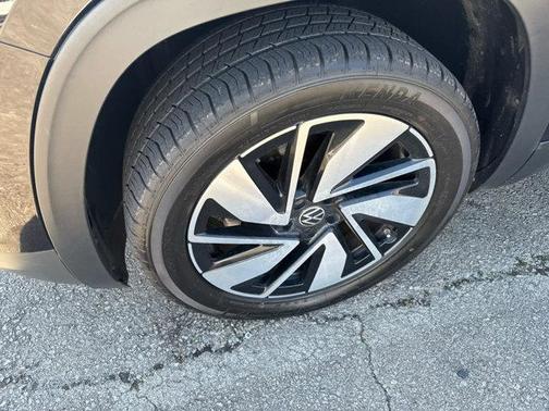 2024 Volkswagen Atlas 2.0T SE w/Technology 4MOTION