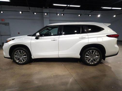 2022 Toyota Highlander Platinum