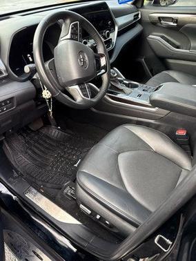 2023 Toyota Highlander Platinum