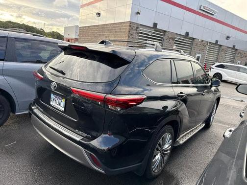 2023 Toyota Highlander Platinum
