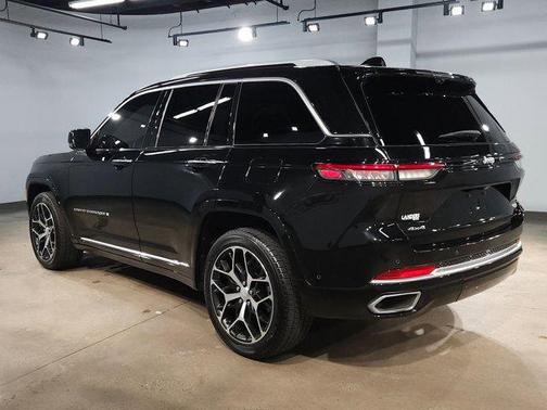 2022 Jeep Grand Cherokee Summit