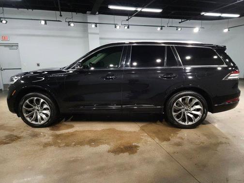 Infinite Black Metallic Clearcoat 2022 Lincoln Aviator Grand Touring AWD