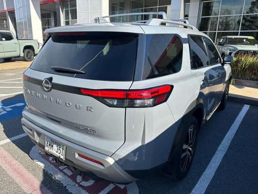 2023 Nissan Pathfinder Platinum 4WD