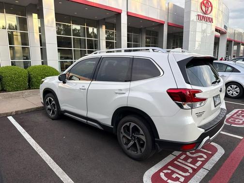 Crystal White Pearl 2023 Subaru Forester Touring