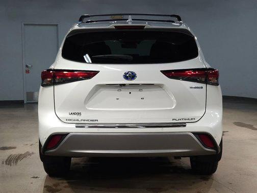 2022 Toyota Highlander Hybrid Platinum