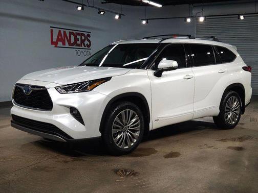 2022 Toyota Highlander Hybrid Platinum