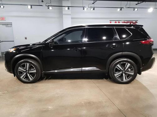 Super Black 2022 Nissan Rogue Platinum
