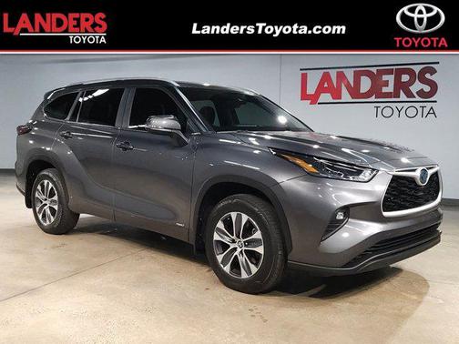 Magnetic Gray Metallic 2024 Toyota Highlander Hybrid XLE