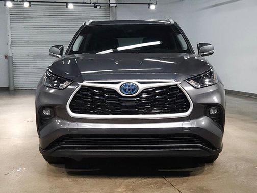 Magnetic Gray Metallic 2024 Toyota Highlander Hybrid XLE