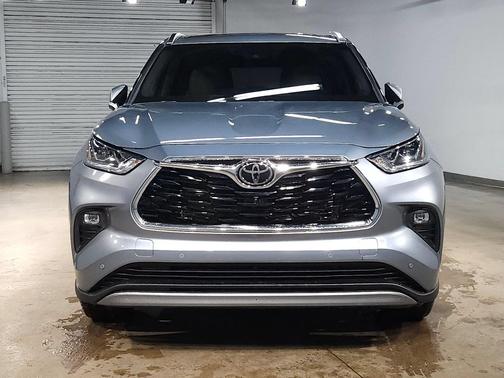 Moon Dust 2024 Toyota Highlander Platinum