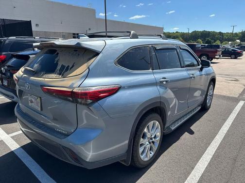 Moon Dust 2022 Toyota Highlander Limited