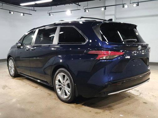 2023 Toyota Sienna Platinum