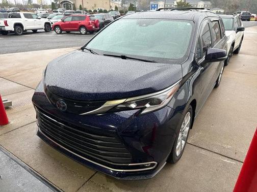 2023 Toyota Sienna Platinum