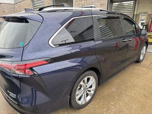 2023 Toyota Sienna Platinum
