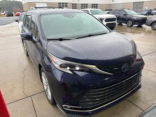 2023 Toyota Sienna Platinum