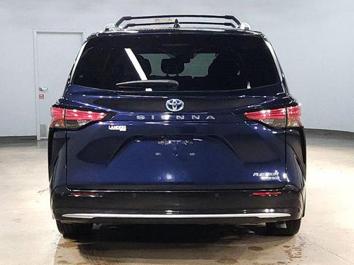 2023 Toyota Sienna Platinum