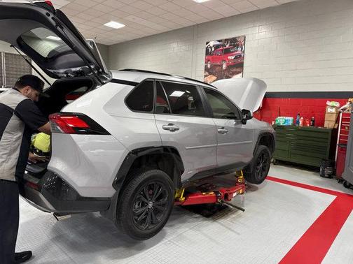 2023 Toyota RAV4 Hybrid SE