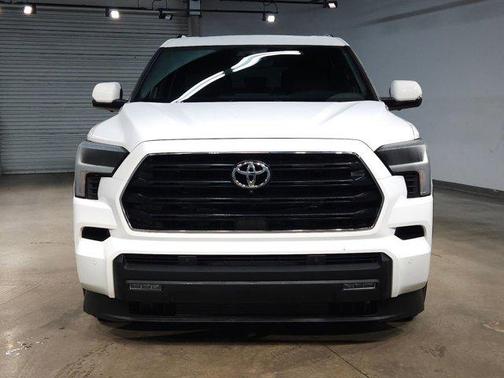 2025 Toyota Sequoia SR5