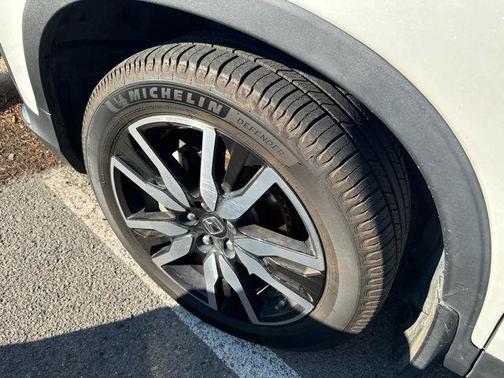 Platinum White Pearl 2021 Honda Pilot Touring 8-Passenger