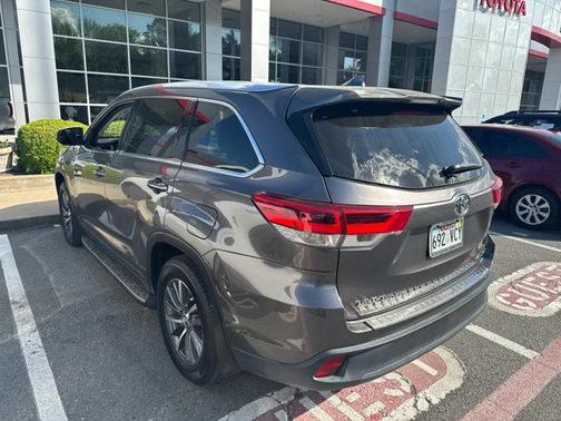 Predawn Gray Mica 2019 Toyota Highlander XLE