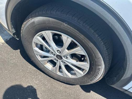 Space Silver Metallic 2025 Ford Escape Active