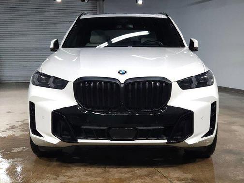 Mineral White Metallic 2025 BMW X5 xDrive40i
