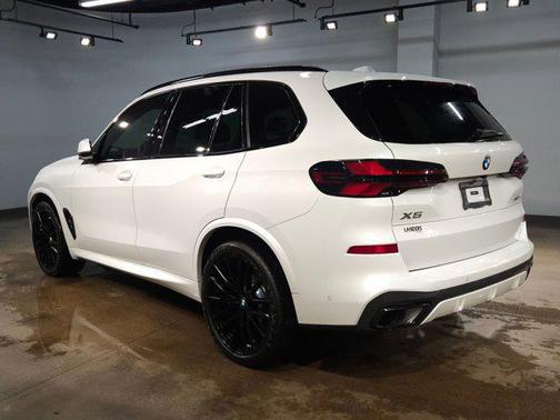Mineral White Metallic 2025 BMW X5 xDrive40i