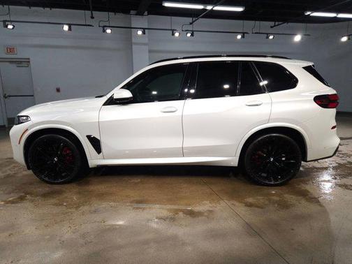 Mineral White Metallic 2025 BMW X5 xDrive40i