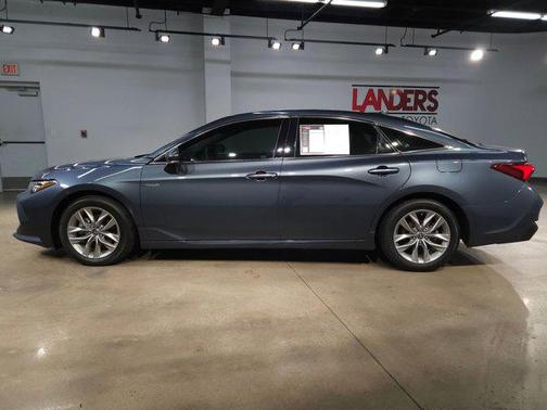 2021 Toyota Avalon Hybrid XLE